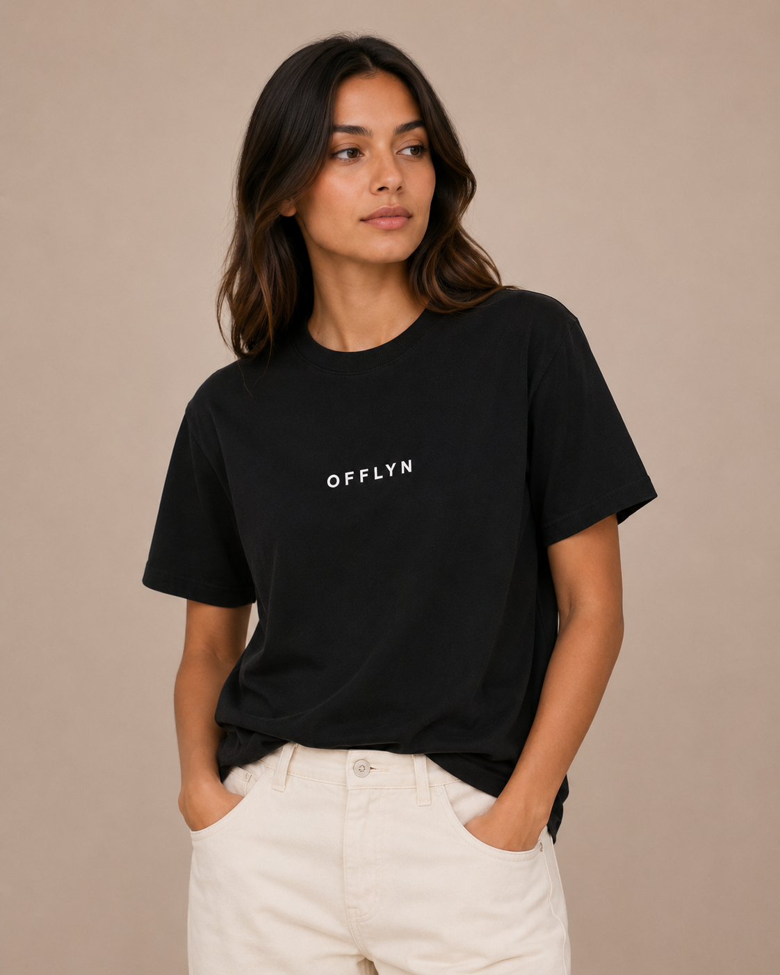 OFFLYN organic core tee lifestyle female