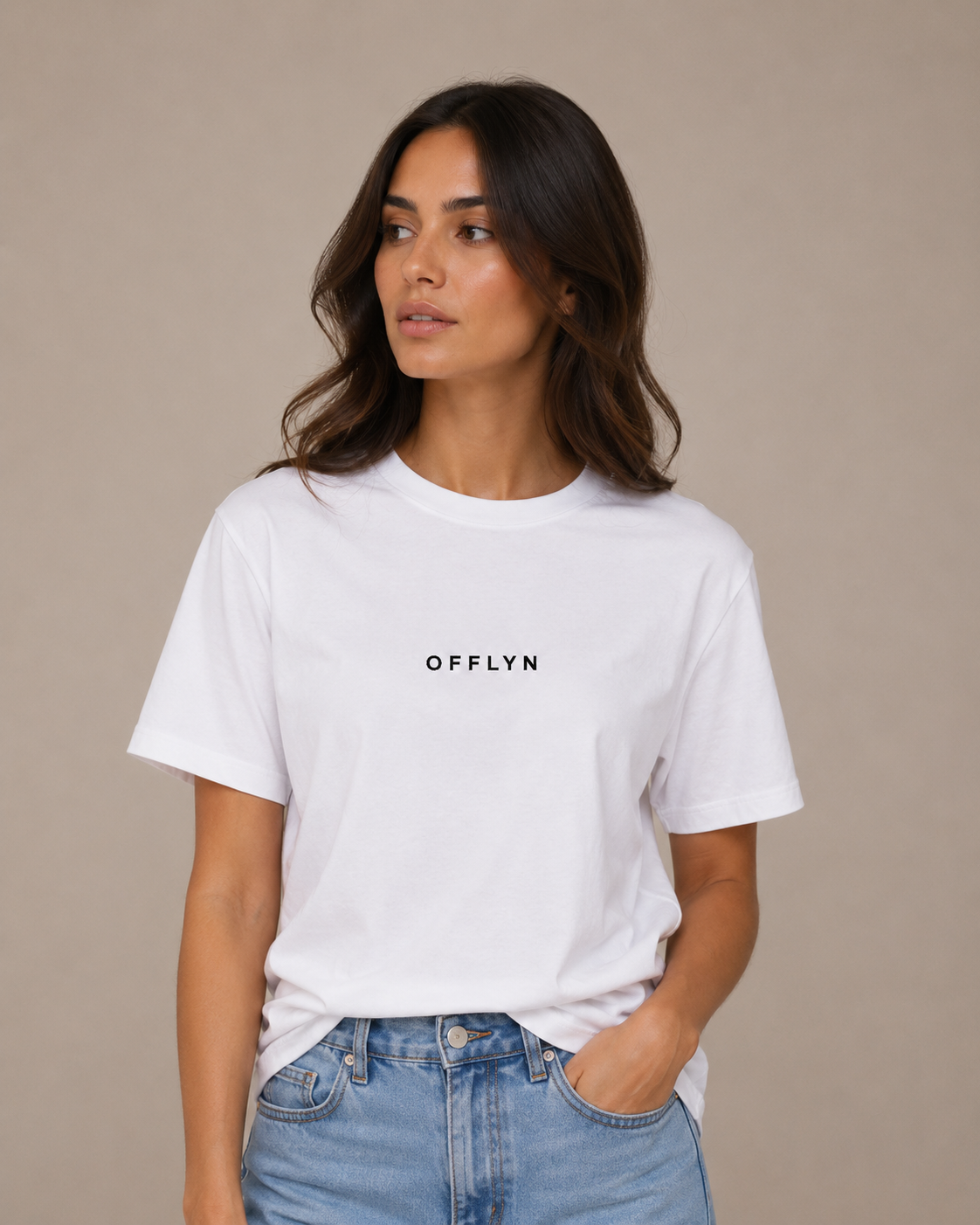 OFFLYN organic core tee lifestyle female