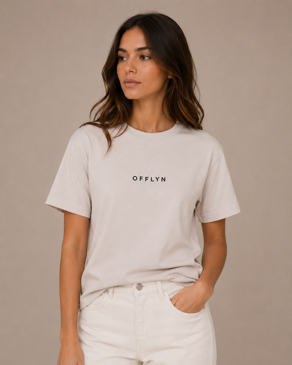 OFFLYN organic core tee vintage white sand lifestyle female
